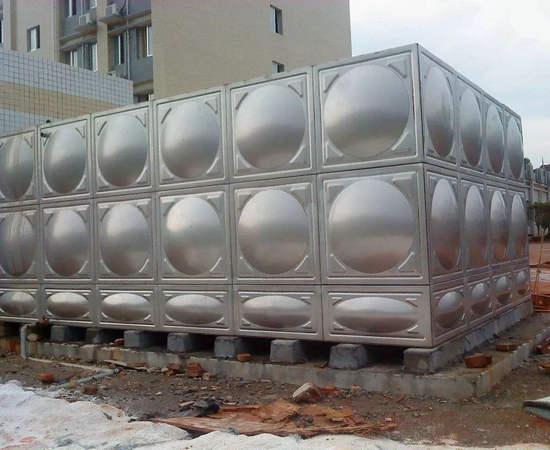 不銹鋼水箱安裝完畢后，可以通過以下步驟進(jìn)行測(cè)試